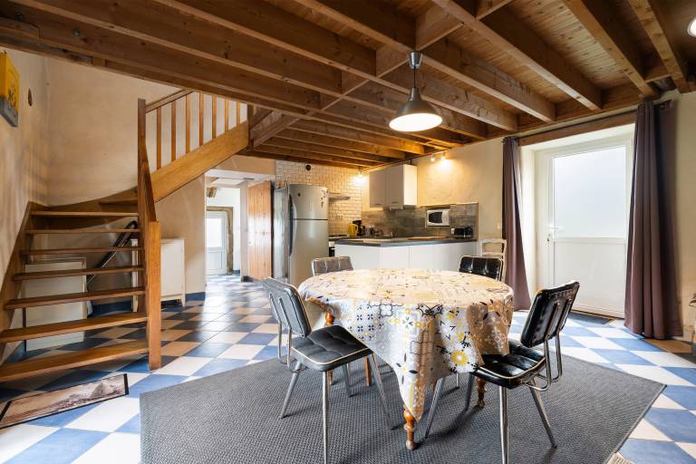Vacation home with patio, BBQ & garden — photo 4