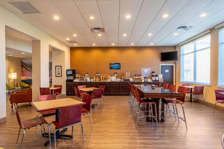 Clarion Pointe Harrisonburg — photo 5