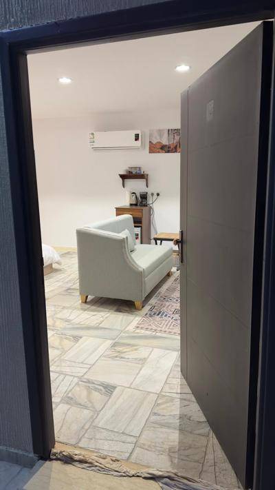 Studio overlooking pool amid flowering and quiet — photo 5