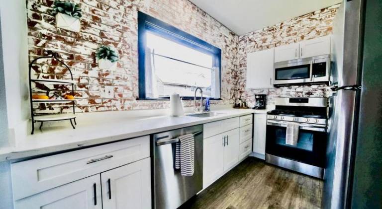 Ample vacation home | Pet-friendly — photo 5