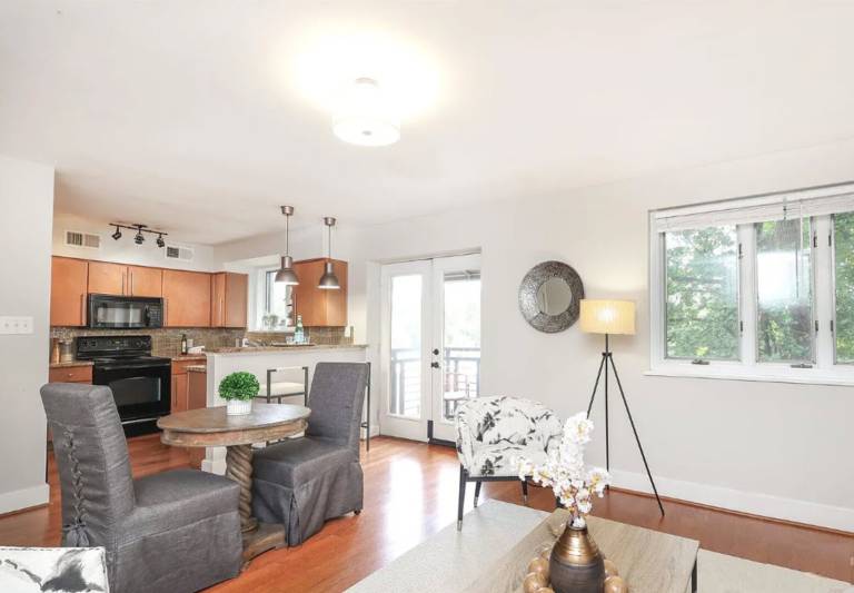 Condo with pool — photo 3