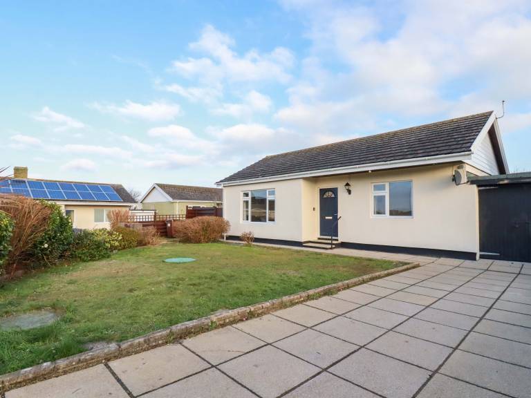 Cottage with yard | Beach view in Tintagel