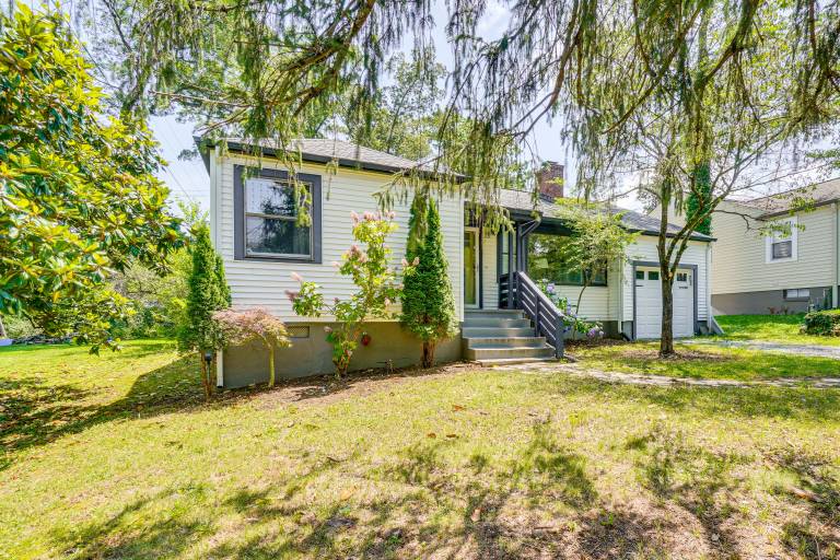 3 Mi to Downtown Knoxville Historic Home w Yard