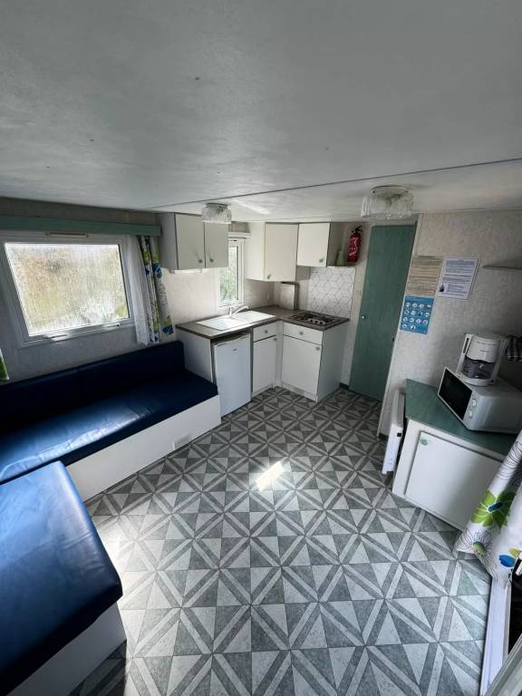 Mobile home with terrace & grill — photo 3