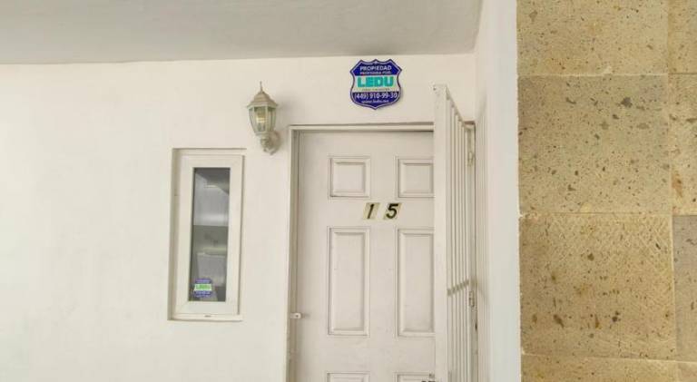 Vacation home with pool — photo 3