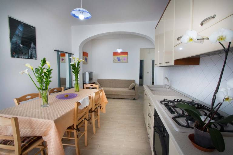 Family-oriented apartment with barbecue, garden & terrace | Panoramic view | Beach nearby | Pets allowed — photo 3