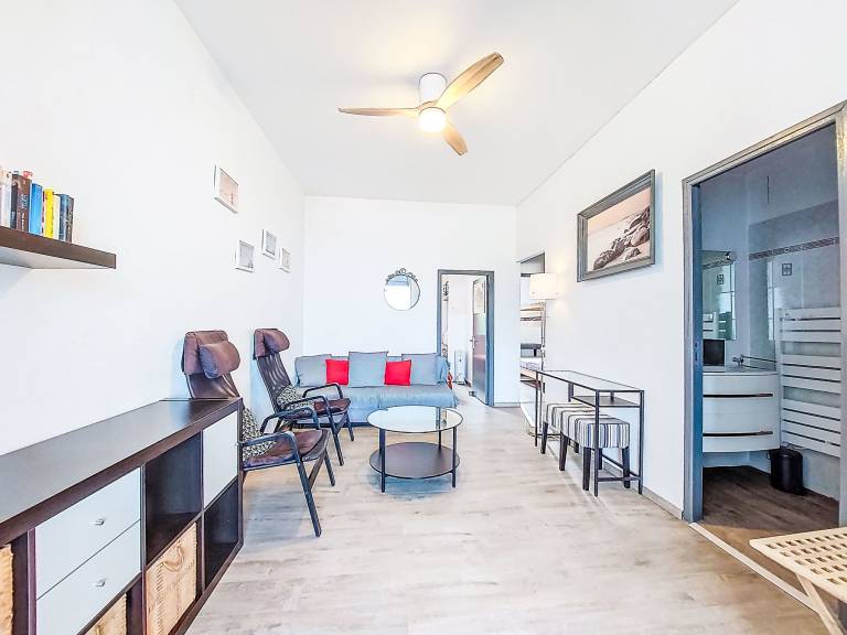 Fully equipped holiday apartment with patio, yard & barbecue | Sea view | Close to the beach | Dogs allowed — photo 3