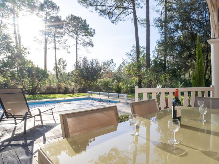 Fully equipped charming house with private pool, barbecue & yard | Pets allowed — photo 2
