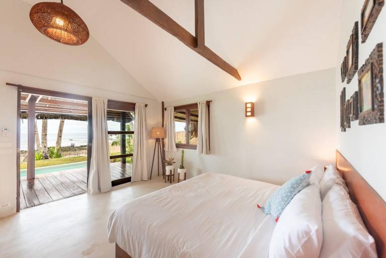 3BR Beachfront Villa, Pool, Garden, Surf Spot in General Luna