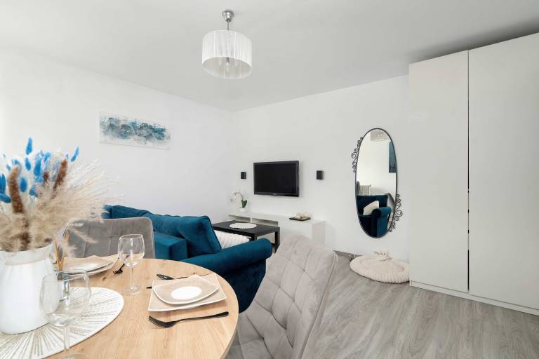 Przemys owa 50 Pozna Charming Apartment with Parking Balcony — photo 4
