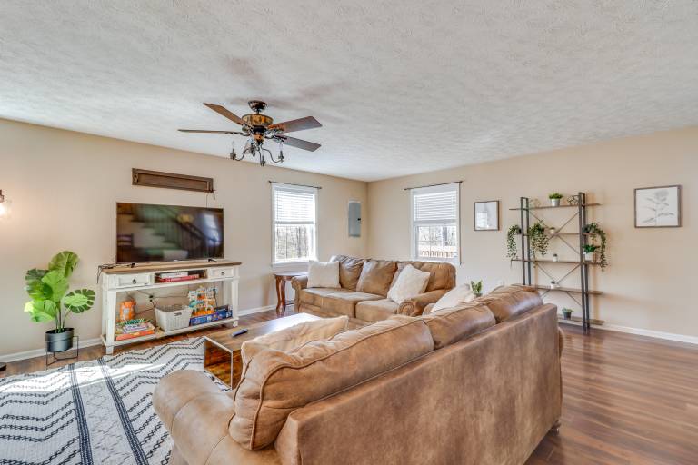 Pet-Friendly Shenandoah Cabin w/ Fire Pit & Grill! — photo 4