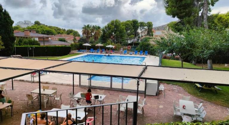 Villa with hot tub, barbecue & private pool — photo 5