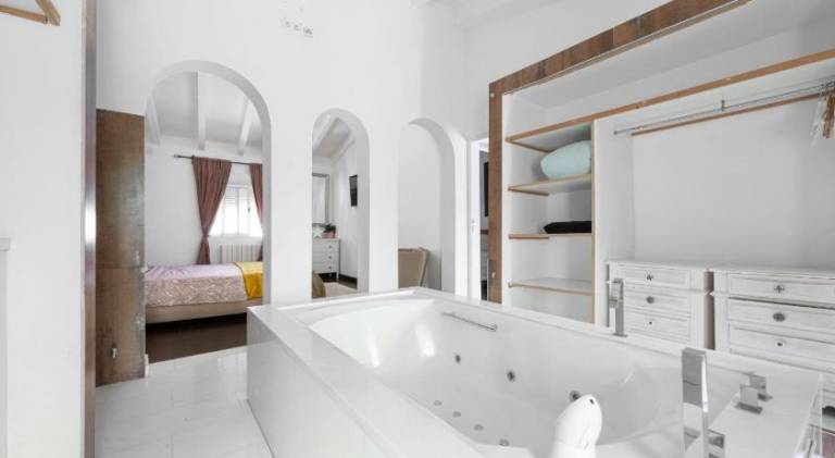 Ample villa with pool & jacuzzi | Pet-friendly — photo 3