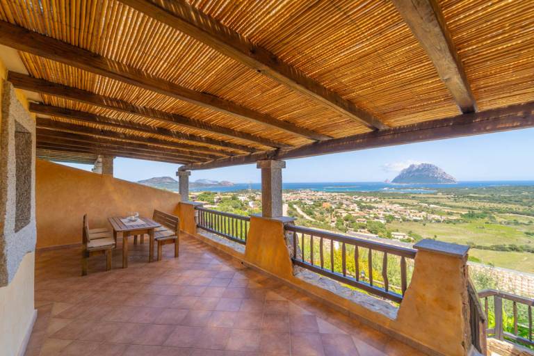 Apartment with pool & terrace | Water view — photo 4