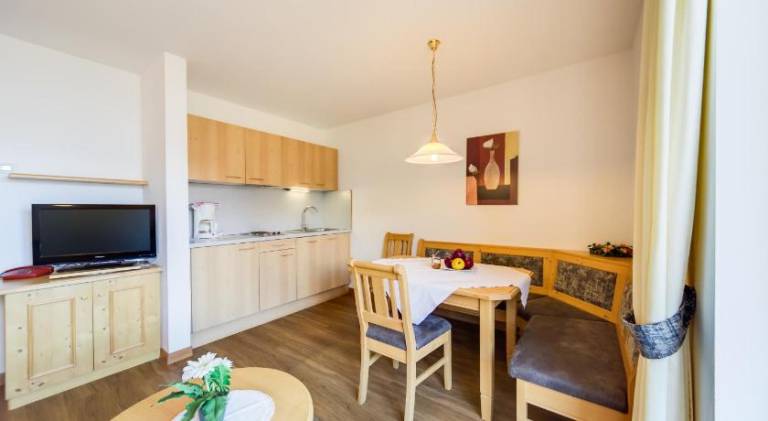 Nice serviced apartment with pool, garden & jacuzzi | Pet-friendly — photo 5