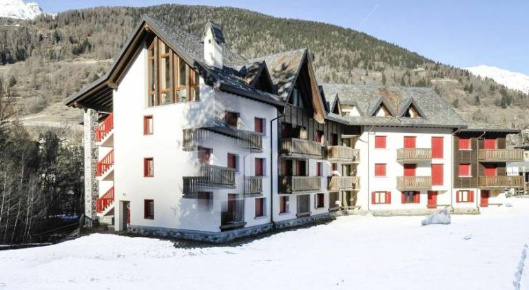 Pleasant vacation home with yard | Close to the ski | Pets are welcome in Ponte di Legno
