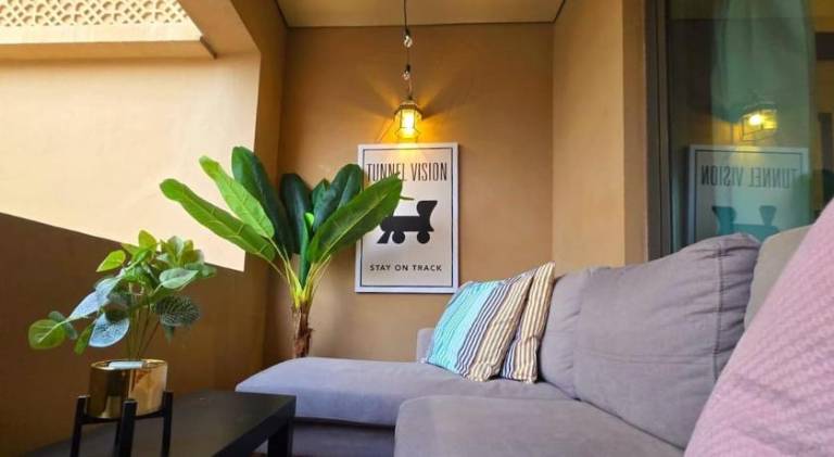 Apartment with pool & garden in Doha