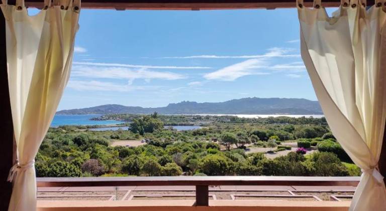 Serviced apartment with yard & terrace in Arzachena
