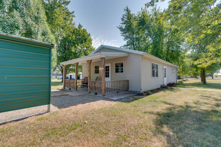 Pet-Friendly Home  9 Mi to Effingham nr I-Exit! — photo 4