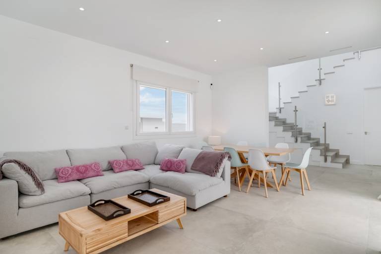 Family-friendly lovely villa with fast internet, garden & patio | Beach nearby | Suitable for remote work | Pets allowed — photo 5