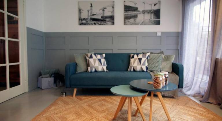 Houseboat apartment with water terrace, free bikes & fast wifi in Zaandam