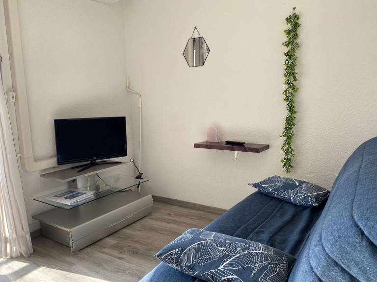 Cozy T1 Apartment with WiFi, AC, and Balcony - Near Thermal Baths and Shops — photo 2