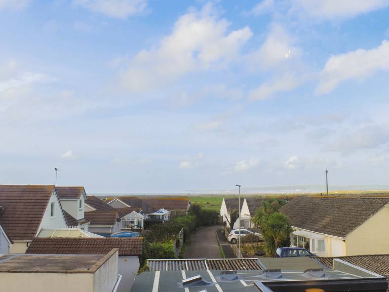 Cottage with garden | Water view — photo 2
