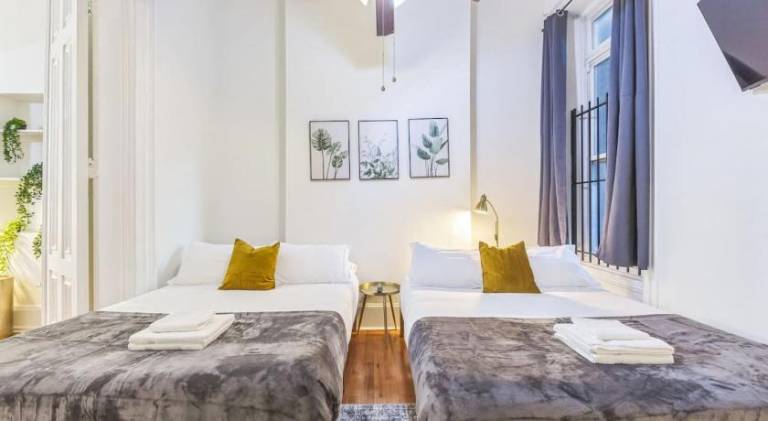 Large Historical Center City 1BR that Sleeps 4 — photo 2