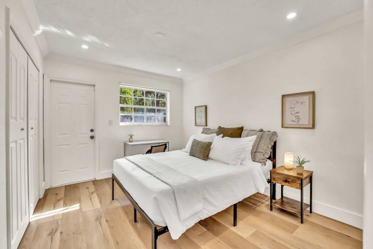 Beautiful 2 BR Apartment - Bright and Spacious — photo 3