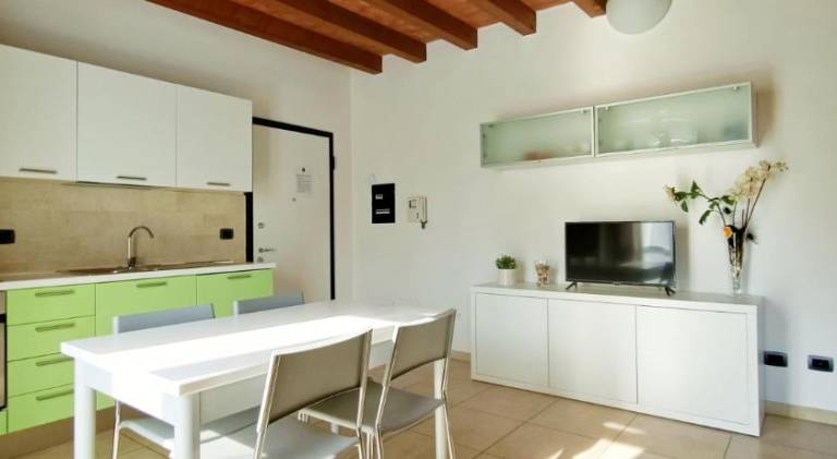 Serviced apartment with garden & patio — photo 3
