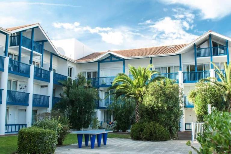 Charming rental apartment with patio | Next to the beach | Pet-friendly — photo 2