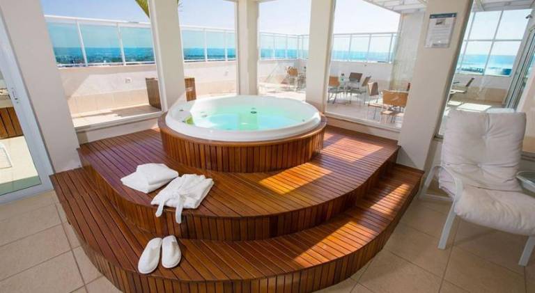 Serviced apartment with garden, pool & jacuzzi | Perfect for remote work — photo 2
