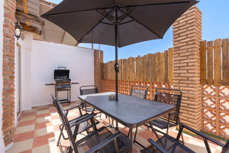 Casa Rústica – Your Retreat with Terrace and Mountain Views in Granada