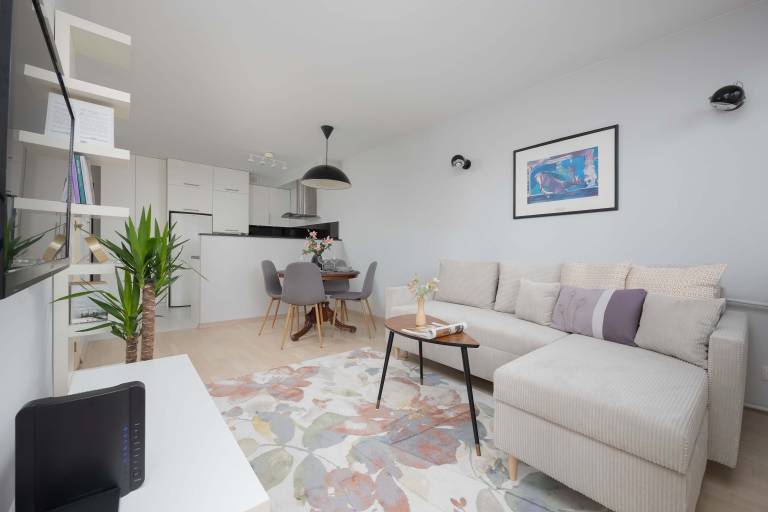 Pa ska 61 Warsaw Comfortable Apartment Downtown Balcony Workspace in Warsaw