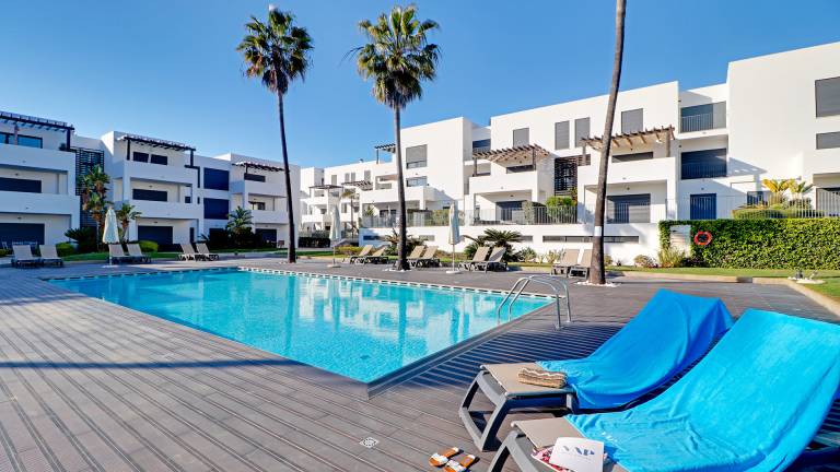 Holiday apartment with pool, terrace & yard in Loulé