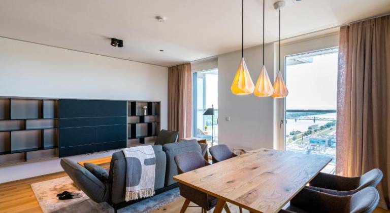 Serviced apartment with yard & patio | Pet-friendly — photo 3