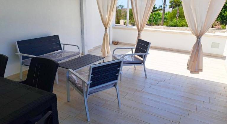 Vacation home with terrace & garden — photo 5