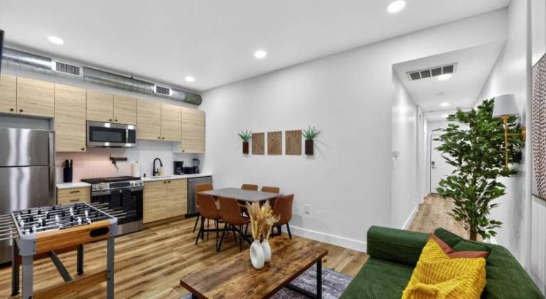 Brand New 2BR in the Heart of Center City that Sleeps 14 people — photo 3