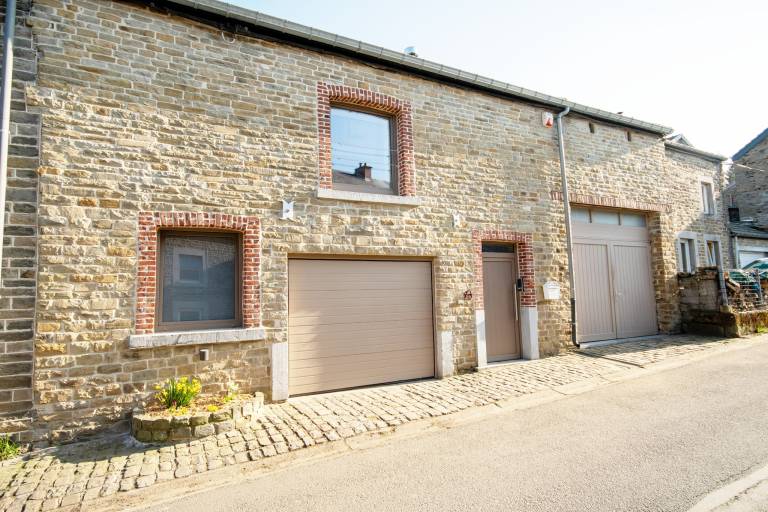House with patio & barbecue in Liege