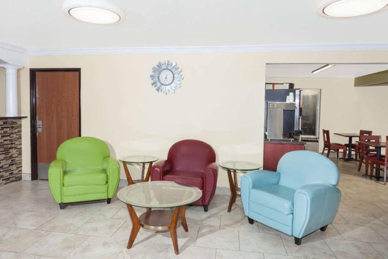 Days Inn by Wyndham Springfield — photo 4
