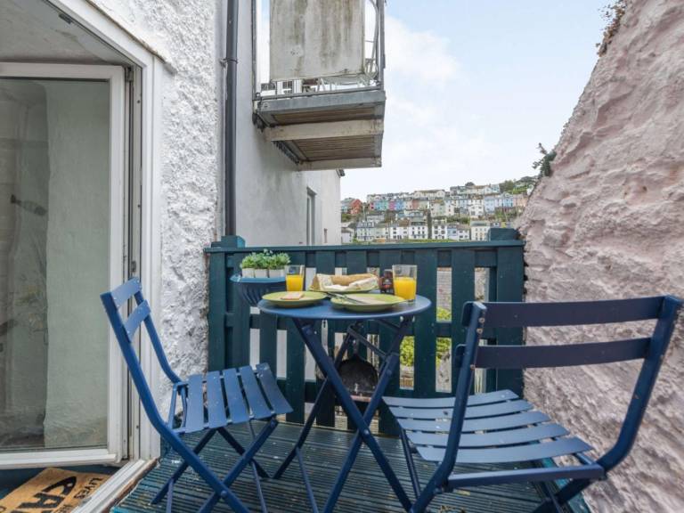 Cottage with patio | Water view — photo 4