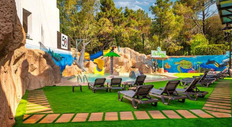 Serviced apartment with barbecue, yard & pool — photo 3