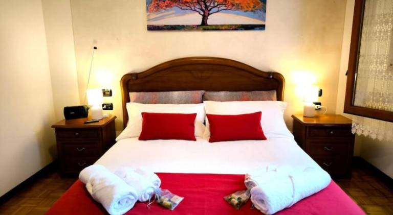Holiday apartment with 2 rooms for 6 persons in Desenzano del Garda
