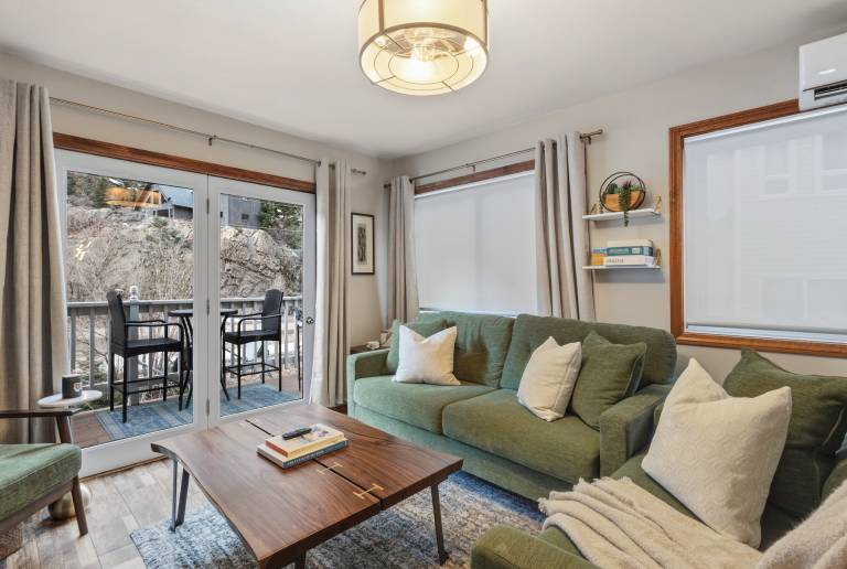 New Listing! River Front Mountain Views Air Conditioning Pet-friendly — photo 2