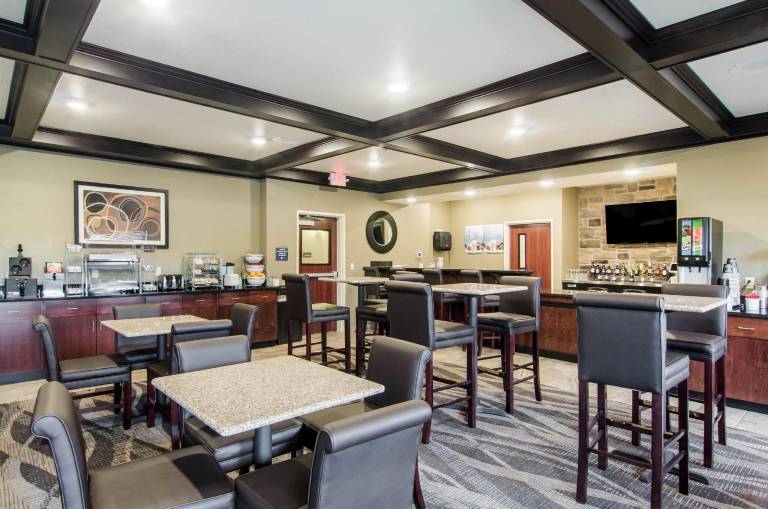 Cobblestone Hotel & Suites - Torrington — photo 4