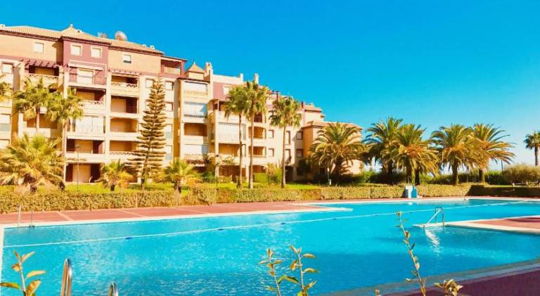 Ample apartment with patio, garden & pool | Close to the beach | Pets are welcome in Ayamonte