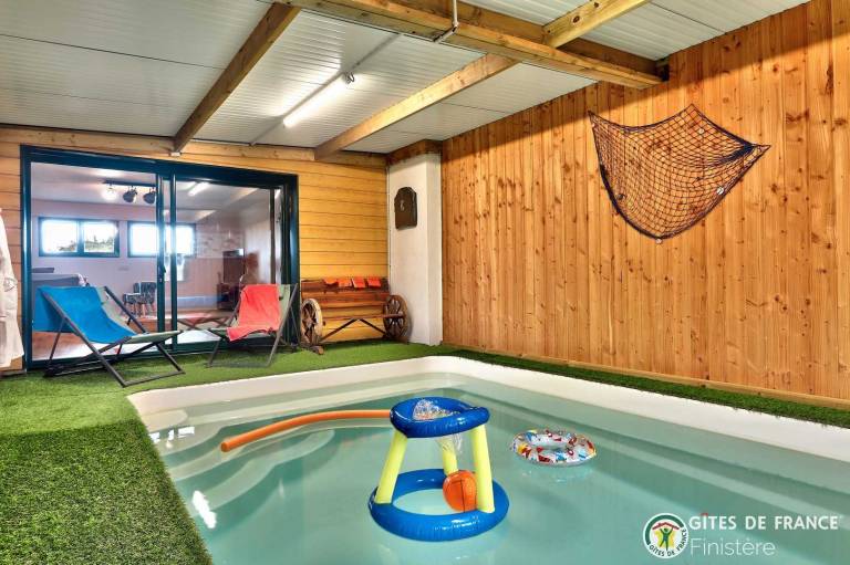 Gite with barbecue, garden & terrace | Pet-friendly in Morlaix