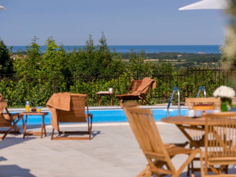 Fully equipped spacious vacation home with garden, barbeque & jacuzzi | Pets allowed — photo 5
