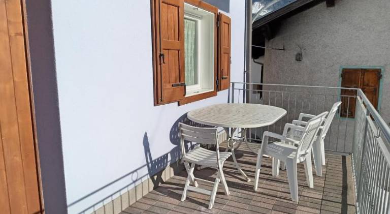 Rental apartment with patio — photo 4