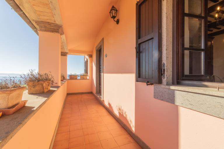 Il Poderaccio Agri-relais: L'Uliveto: Accogliente ed elegante con la sua terrazza vista Lago di Bolsena — photo 4